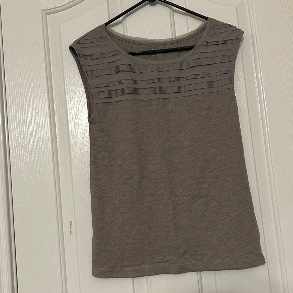 Ann Taylor LOFT Taupe Layered Sleeveless Top – Small, Excellent Condition